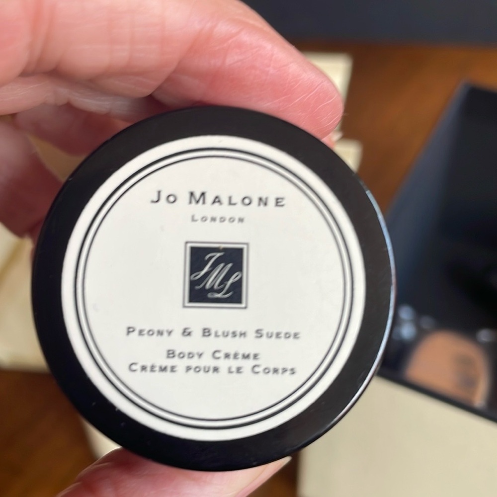 “JO MALONE” 8 Medium Sample Size Products, $100 La Mer Gift Cards, Jo M Gift Box - Picture 8 of 16